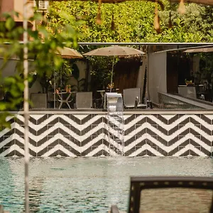  Hotel Ella