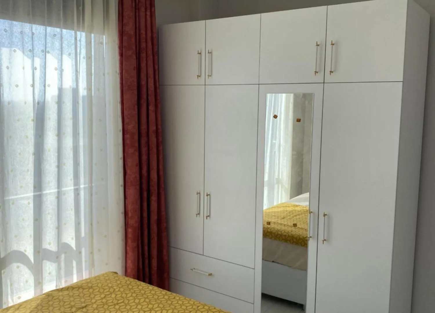 Antalya Havalimanina Yakin Havuzlu 1+1 Lux Daire